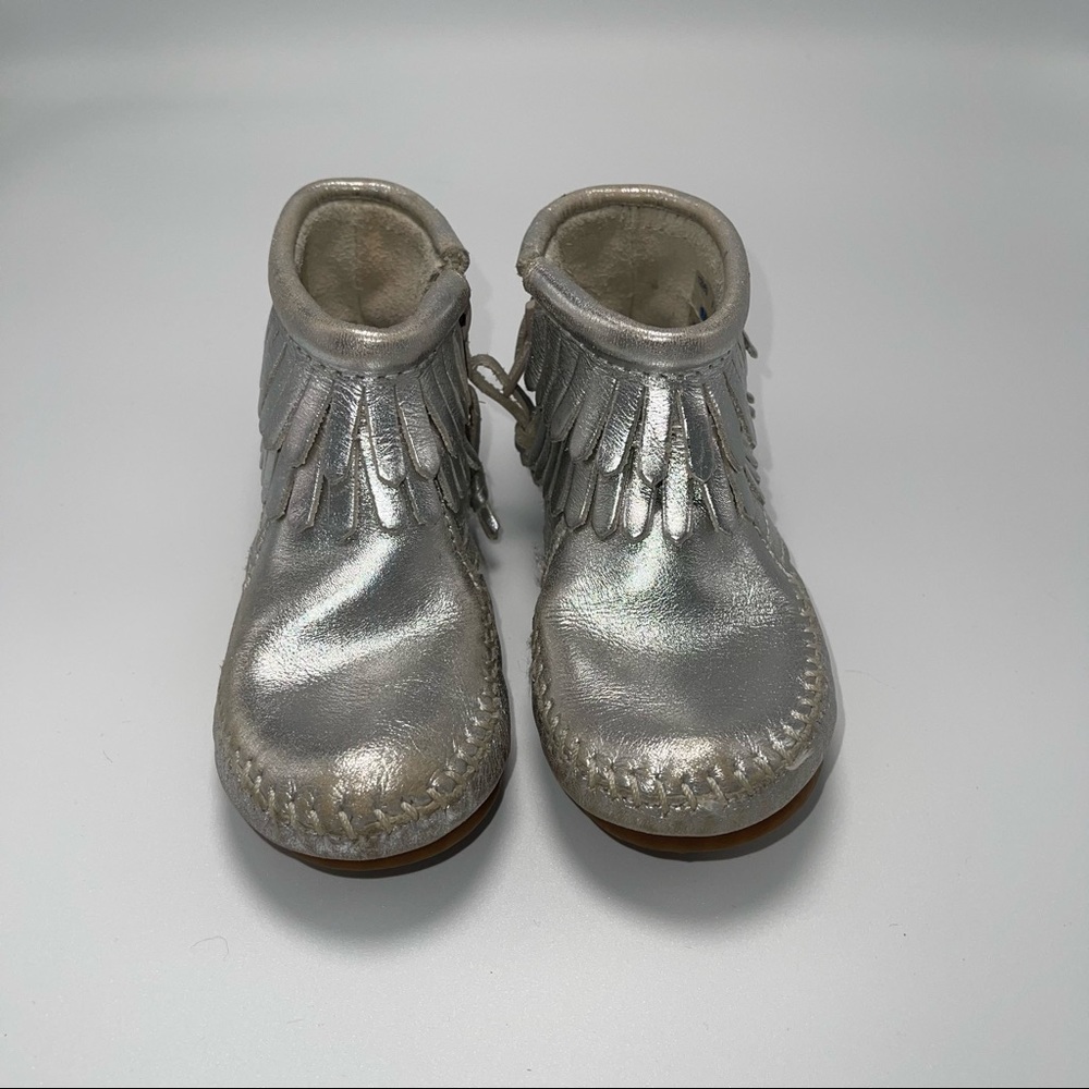 Minnetonka Aria Silver Fringe Boots Toddlers size 6